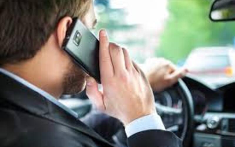 جریمه سنگین برای استفاده از تلفن همراه حین رانندگی-دی ماه1403
