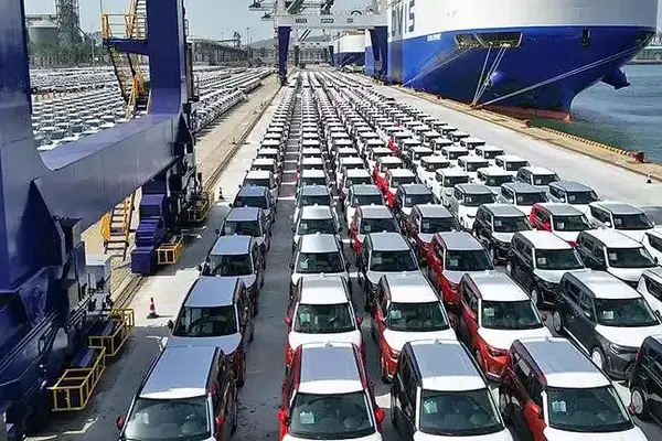 قیمت خودروهای وارداتی در سال 1404؛آیا تعرفه ها افزایش می یابند؟