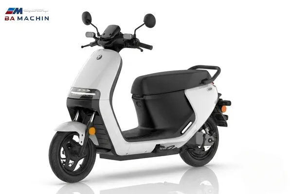 موتور برقی Segway E110A سفید و مشکی با طراحی مدرن برای استفاده شهری