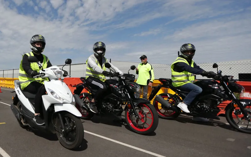 کاهش سن گواهینامه موتورسیکلت به 16 سال: جزئیات جدید مصوبه- مهر 1404 