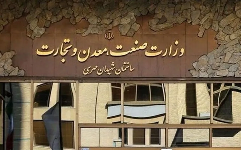 انتقاد وزارت صمت از حذف شرط سپرده در پیش‌فروش خودرو و تأثیر آن بر بازار- مهر 1404 