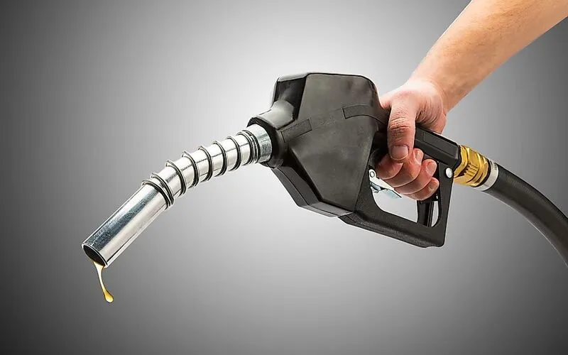  تایید بنزین سه نرخی  آبان  ۱۴۰۴: نرخ‌ها، سهمیه‌ها و جزئیات کامل