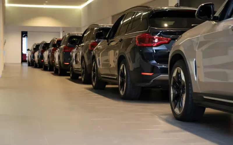 قیمت روز خودروهای وارداتی ۲۹ آبان ۱۴۰۴ | بنز، کیا و تویوتا