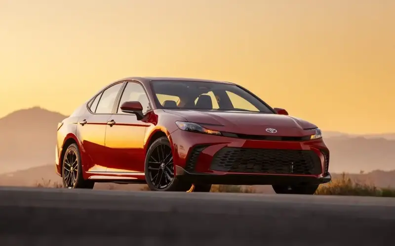 قیمت روز خودرو داخلی و خارجی ۲ آذر ۱۴۰۴: افزایش شاهین و تویوتا در بازار آرام