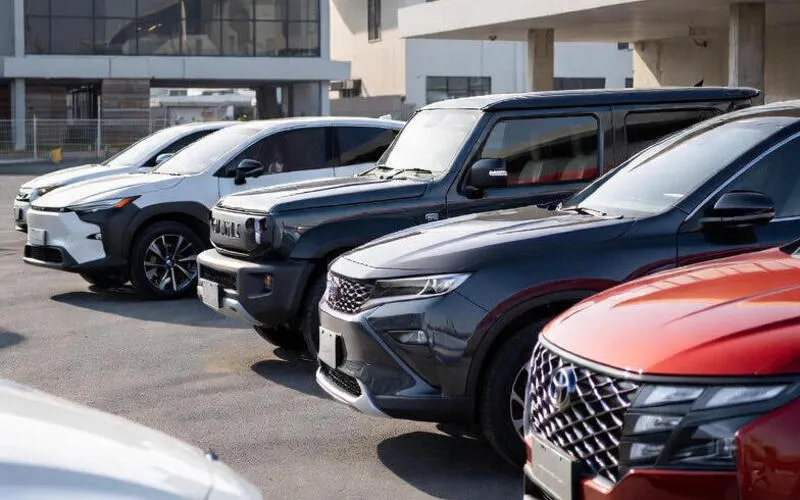  قیمت روز خودروهای وارداتی آذر ۱۴۰۴: افزایش 400 میلیونی تویوتا و هونگچی